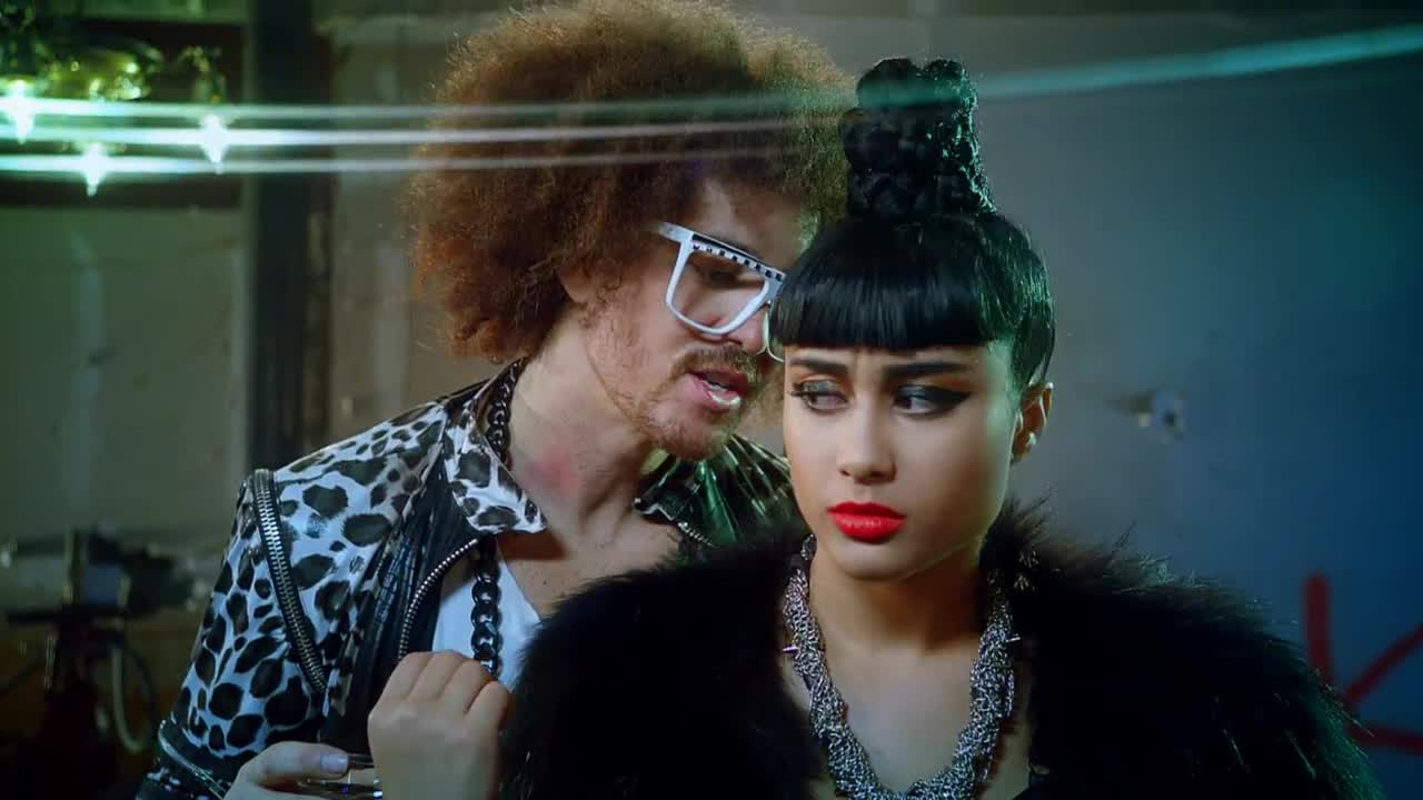 Скачать Lmfao - Champagne Showers Feat. Natalia Kills Клип Бесплатно