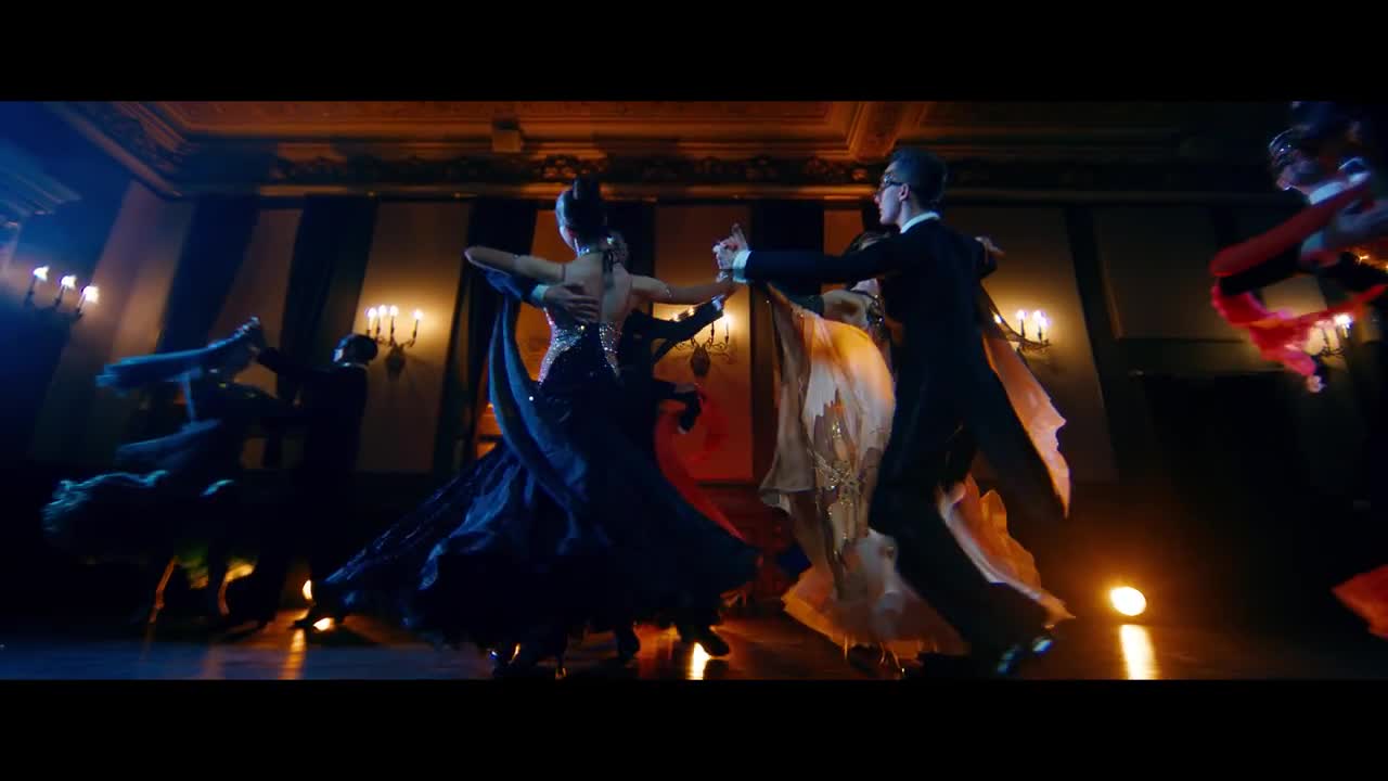 Скачать Сергей Зверев и Диана Шарапова - Ты Не Пришла на Новогодний Бал  клип бесплатно